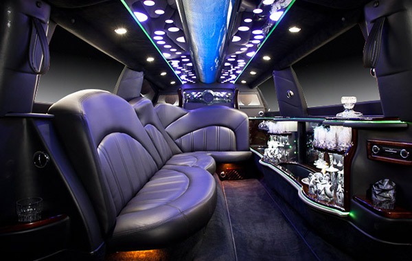 mkt-black-limo-int